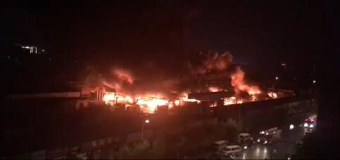 回龙观鑫地市场火灾