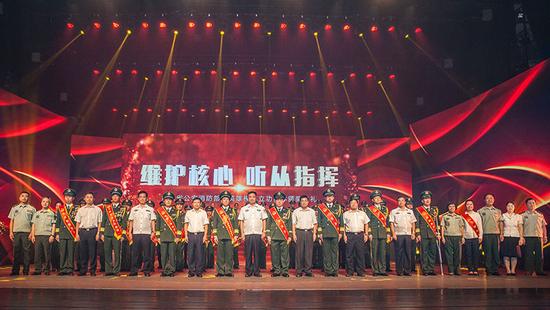 广东公安消防部队英雄模范立功集体颁奖典礼